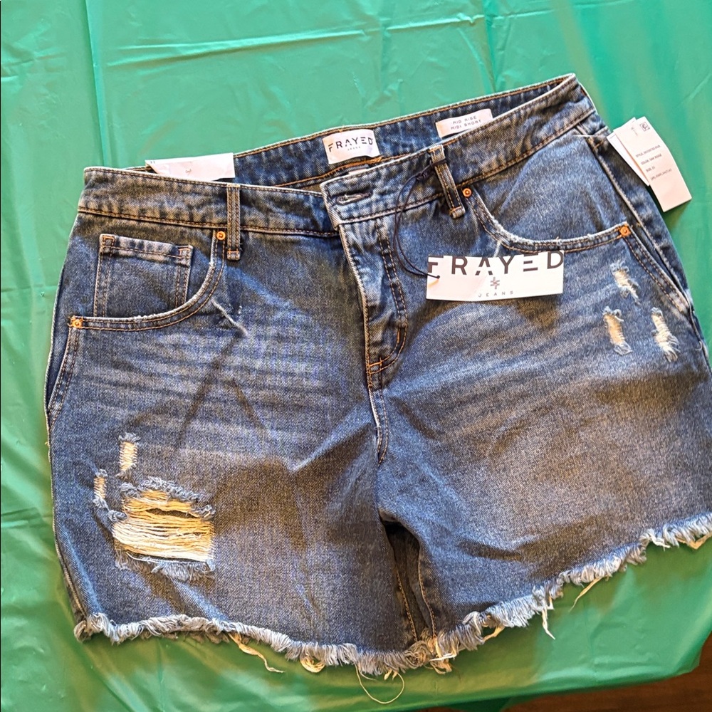 Frayed Women’s Blue Denim Jean Shorts NWT Size 31